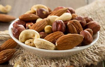 Nuts, as an allergen, can exacerbate psoriasis